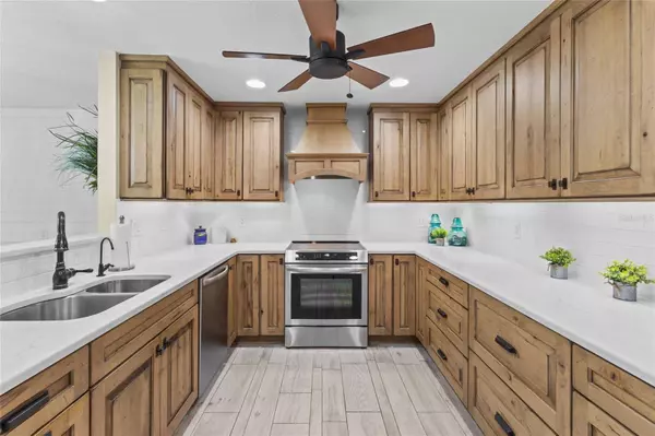 7143 FAIRWAY BEND LN, Sarasota, FL 34243