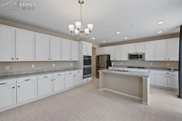 6130 Donahue DR, Colorado Springs, CO 80923