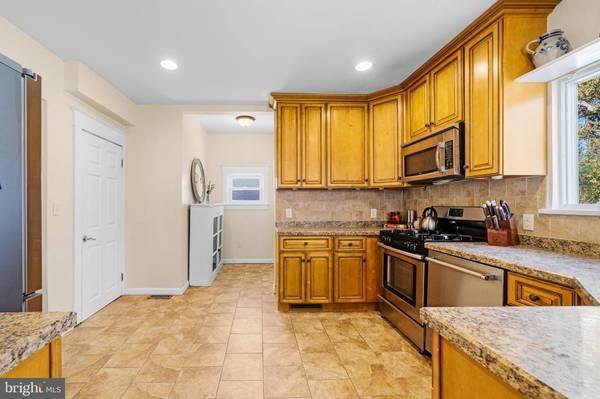 5 MCPHELIN AVE, Cherry Hill, NJ 08034