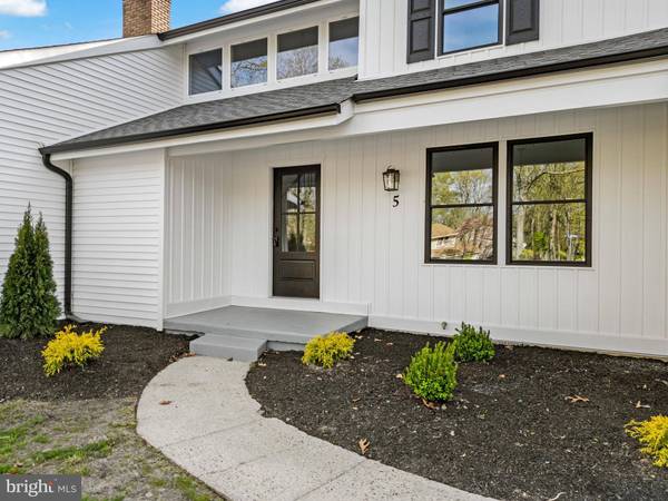 5 CHIPPENHAM DR, Voorhees, NJ 08043