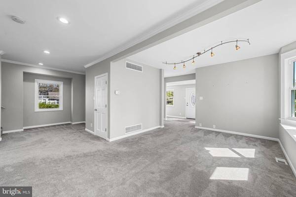 77 E 7TH AVE, Pine Hill, NJ 08021