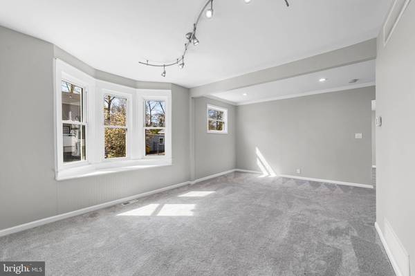 77 E 7TH AVE, Pine Hill, NJ 08021