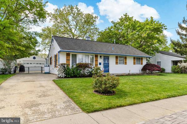 16 HOLLY DR, West Berlin, NJ 08091