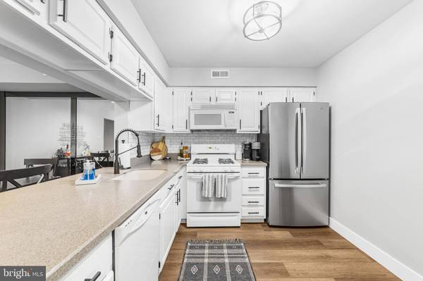 2003-A SUTTON PL, Mount Laurel, NJ 08054