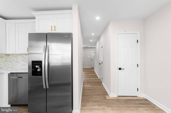 81 FIFTH W, Burlington, NJ 08016