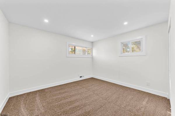 100 Colwick Dr, Somers Point, NJ 08244