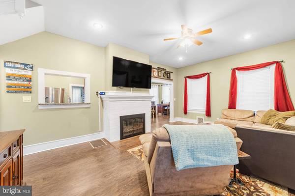 445 LINDEN AVE, Woodbury Heights, NJ 08097