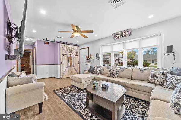 16 HOLLY DR, West Berlin, NJ 08091