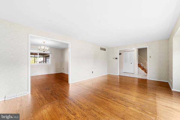 503 VALLEY RUN DR, Cherry Hill, NJ 08002