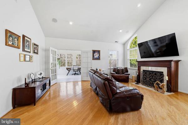 23 LOWELL DR, Marlton, NJ 08053