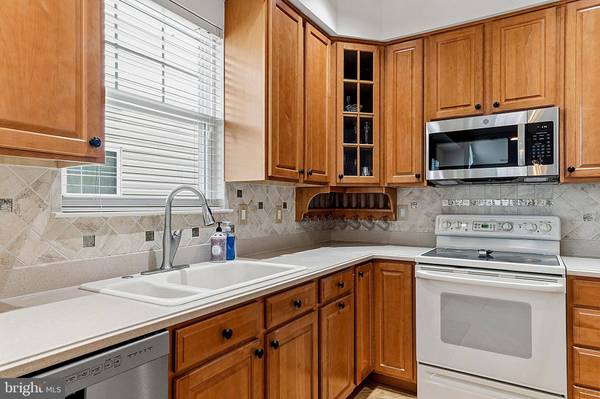 23 LOWELL DR, Marlton, NJ 08053