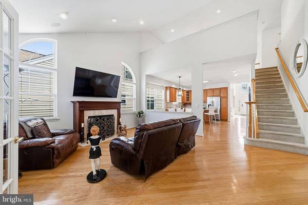 23 LOWELL DR, Marlton, NJ 08053