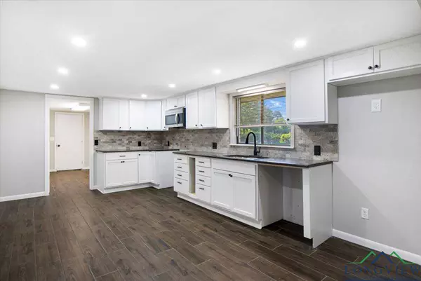 1012 PREMIER RD, Longview, TX 75604