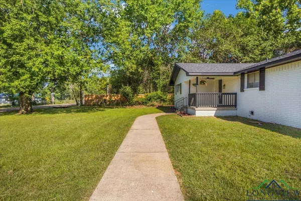 1012 PREMIER RD, Longview, TX 75604