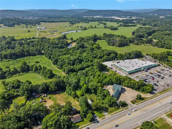 2609 Huntsville Rd, Fayetteville, AR 72701