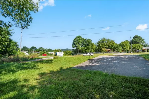 2609 Huntsville Rd, Fayetteville, AR 72701