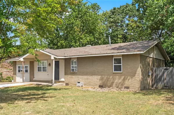 2401 SE 9th St, Bentonville, AR 72712