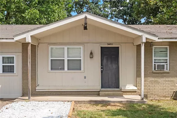 2401 SE 9th St, Bentonville, AR 72712