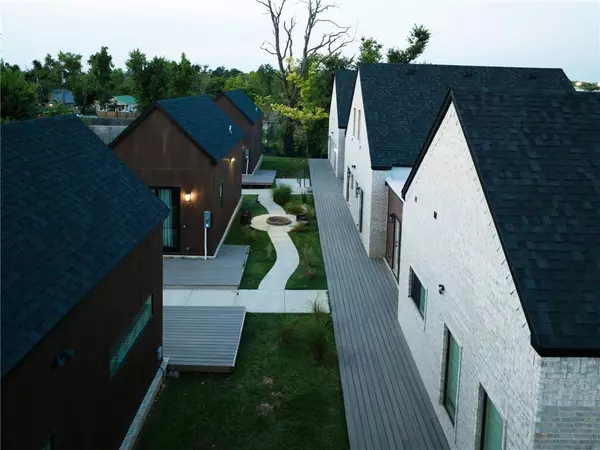 510 N 8th St, Rogers, AR 72756