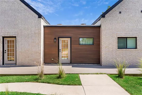 510 N 8th St, Rogers, AR 72756