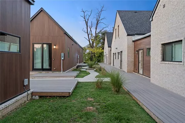 510 N 8th St, Rogers, AR 72756