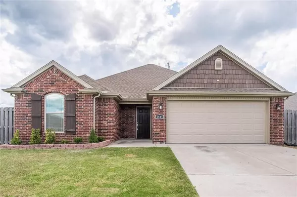 4511 W Wales Dr, Fayetteville, AR 72704