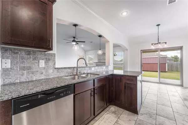 4511 W Wales Dr, Fayetteville, AR 72704