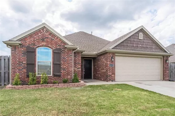 4511 W Wales Dr, Fayetteville, AR 72704