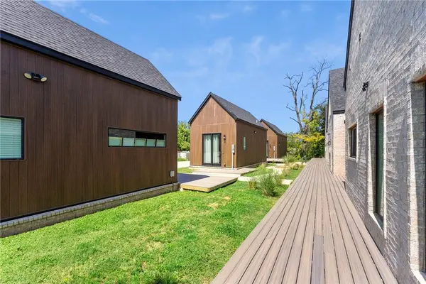 510 N 8th St, Rogers, AR 72756