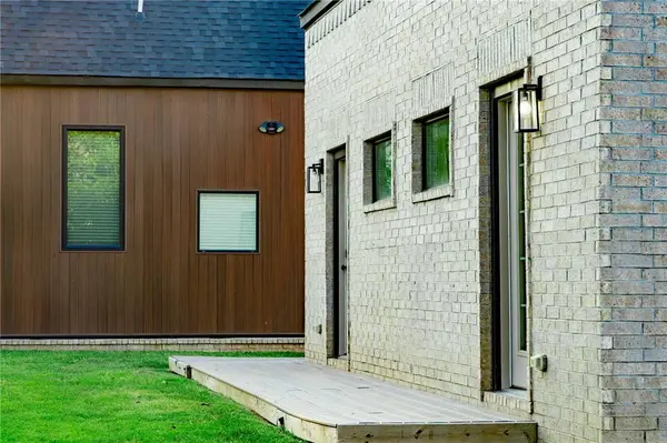 510 N 8th St, Rogers, AR 72756