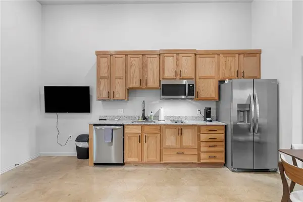 510 N 8th St, Rogers, AR 72756