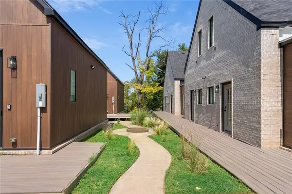 510 N 8th St, Rogers, AR 72756