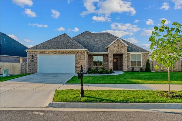2967 N Grey Squirrel Dr, Fayetteville, AR 72704