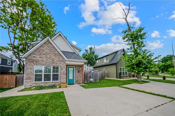 3026 W Old Farmington Rd, Fayetteville, AR 72704