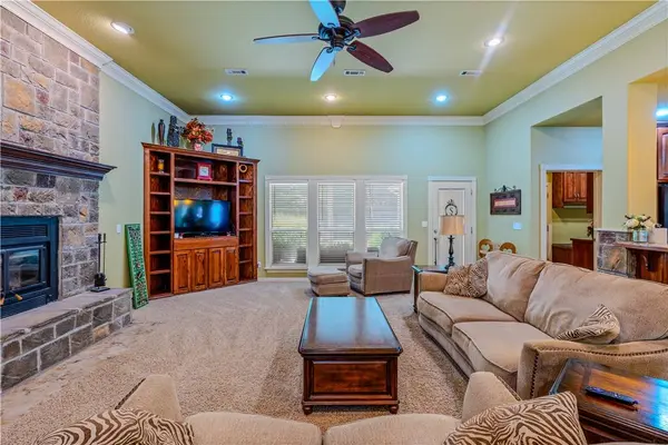 16500 Carney Rd, West Fork, AR 72774