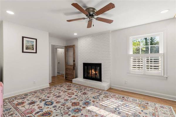 5641 Roberts DR, Dunwoody, GA 30338