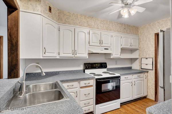 8 Starlight Road, Colonie, NY 12110