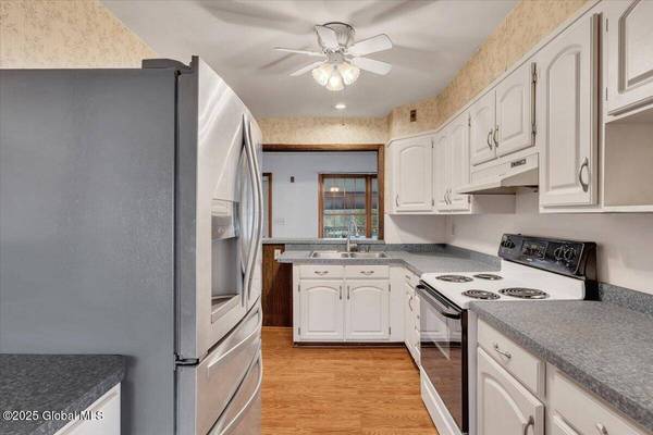 8 Starlight Road, Colonie, NY 12110