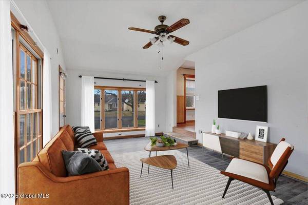 8 Starlight Road, Colonie, NY 12110