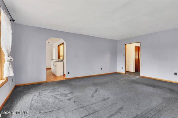 8 Starlight Road, Colonie, NY 12110