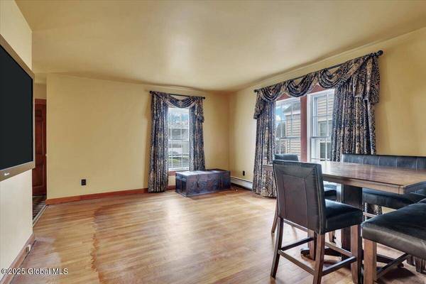 22 Hackett Avenue, Colonie, NY 12205