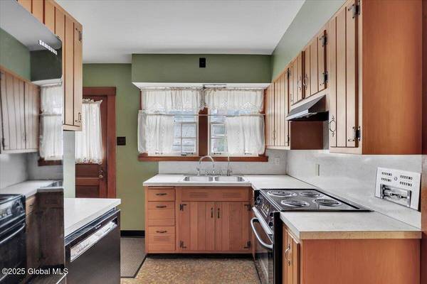 22 Hackett Avenue, Colonie, NY 12205