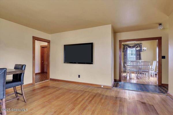 22 Hackett Avenue, Colonie, NY 12205