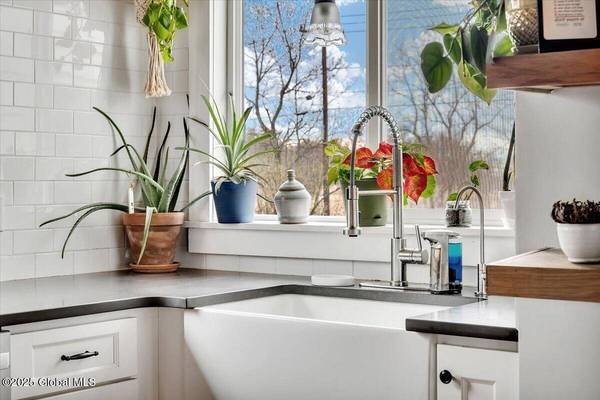 987 Western Road, Schodack, NY 12033