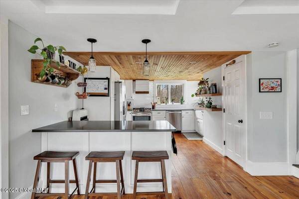 987 Western Road, Schodack, NY 12033