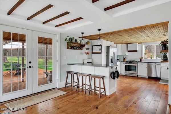 987 Western Road, Schodack, NY 12033