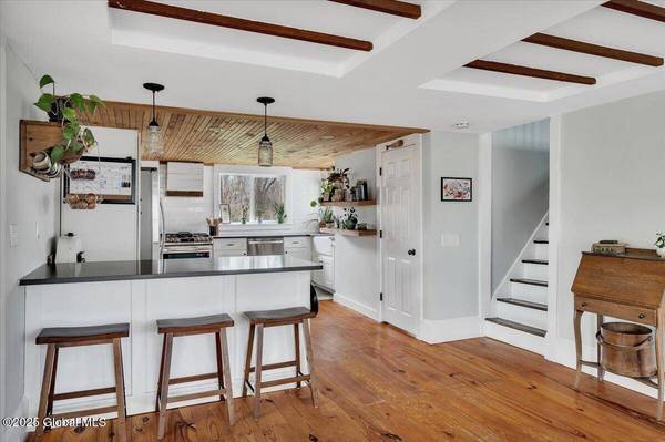 987 Western Road, Schodack, NY 12033