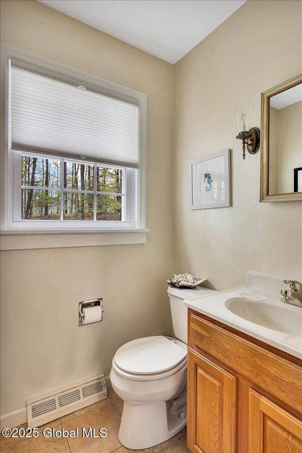 11 Pinewood Drive, Glenville, NY 12302