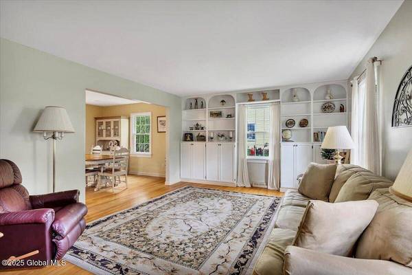 11 Pinewood Drive, Glenville, NY 12302