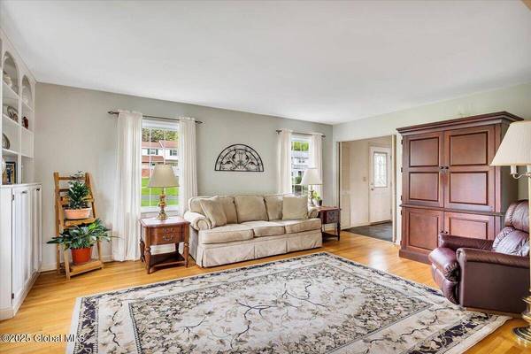 11 Pinewood Drive, Glenville, NY 12302